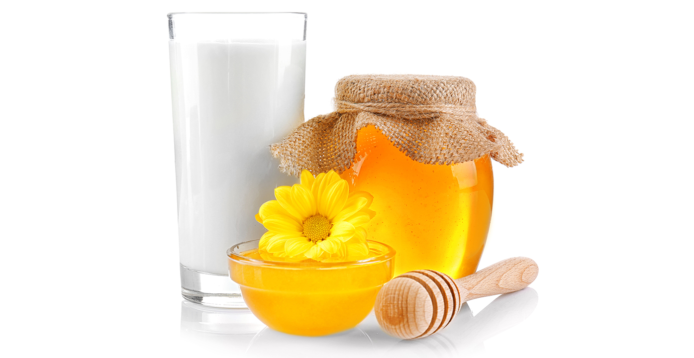 Honey And Milk: 5 Amazing Benefits That Will Make You Use It Everyday